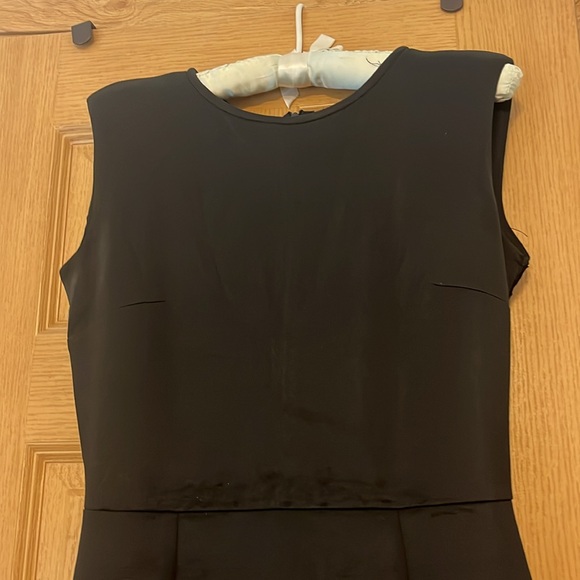 Black medium formal sleeveless mermaid dress. Elegant and timeless. - Picture 2 of 6